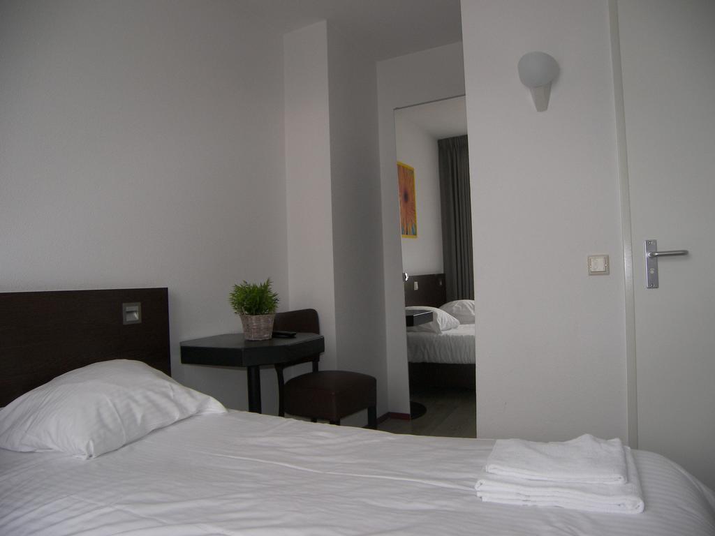 Hotel De Markt วาลเคินสวาร์ด ภายนอก รูปภาพ