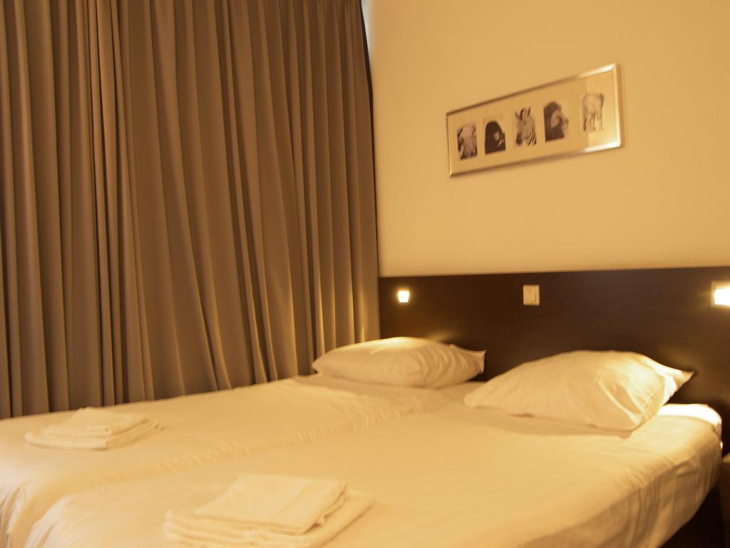 Hotel De Markt วาลเคินสวาร์ด ภายนอก รูปภาพ
