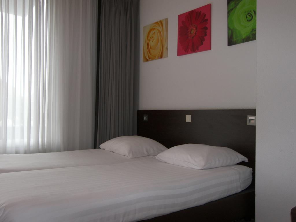 Hotel De Markt วาลเคินสวาร์ด ภายนอก รูปภาพ