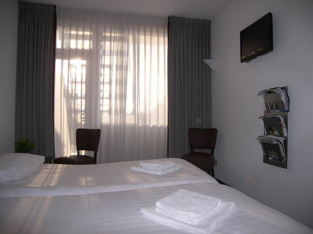 Hotel De Markt วาลเคินสวาร์ด ภายนอก รูปภาพ