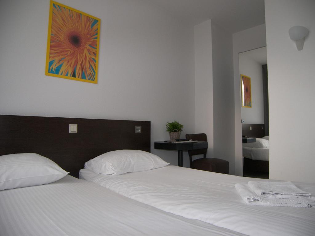 Hotel De Markt วาลเคินสวาร์ด ภายนอก รูปภาพ