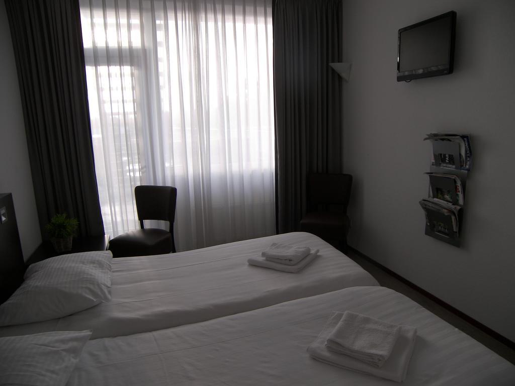 Hotel De Markt วาลเคินสวาร์ด ภายนอก รูปภาพ